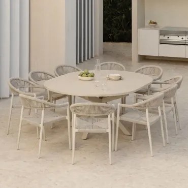 Set Van Uitschuifbare Tuintafel 145-200x145 Cm Barces En 10 Stapelbare Tuinstoelen Met Armleuningen Van Aluminium Amatria Tapioca Beige - Sklum