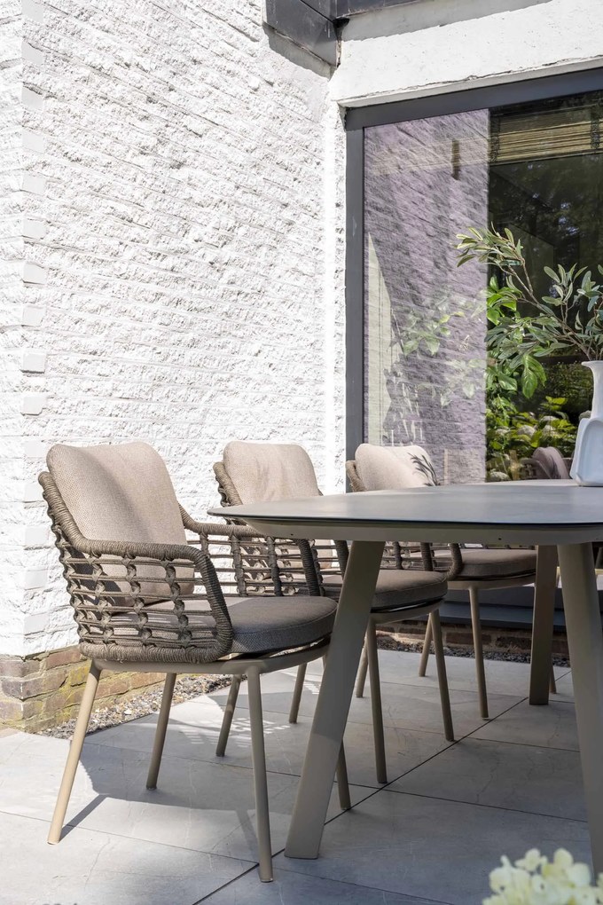 Taste by 4 Seasons Puglia tuinset latte met Manolo barrel tafel met keramisch blad 240 x 103 cm  Tuinset    taupe weerbestendig