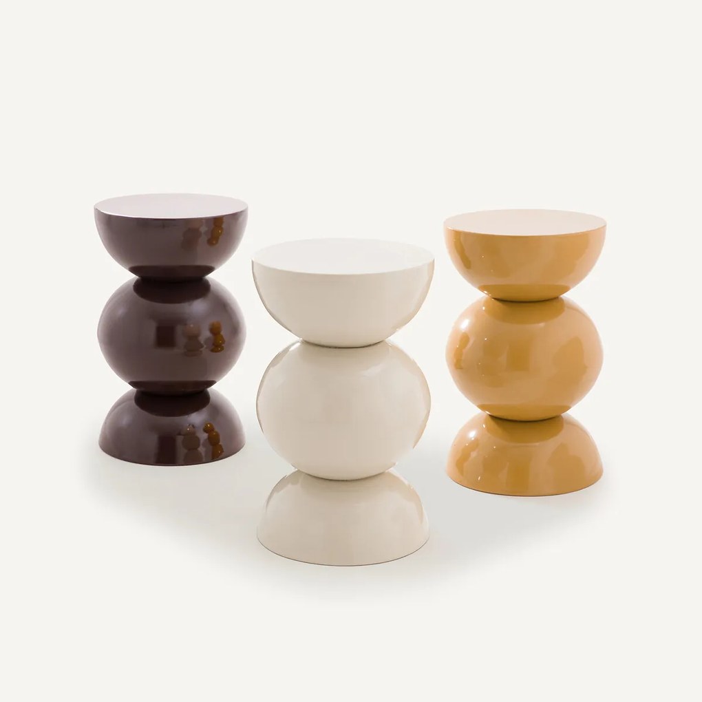 IJzeren bijzettafel, Rouva