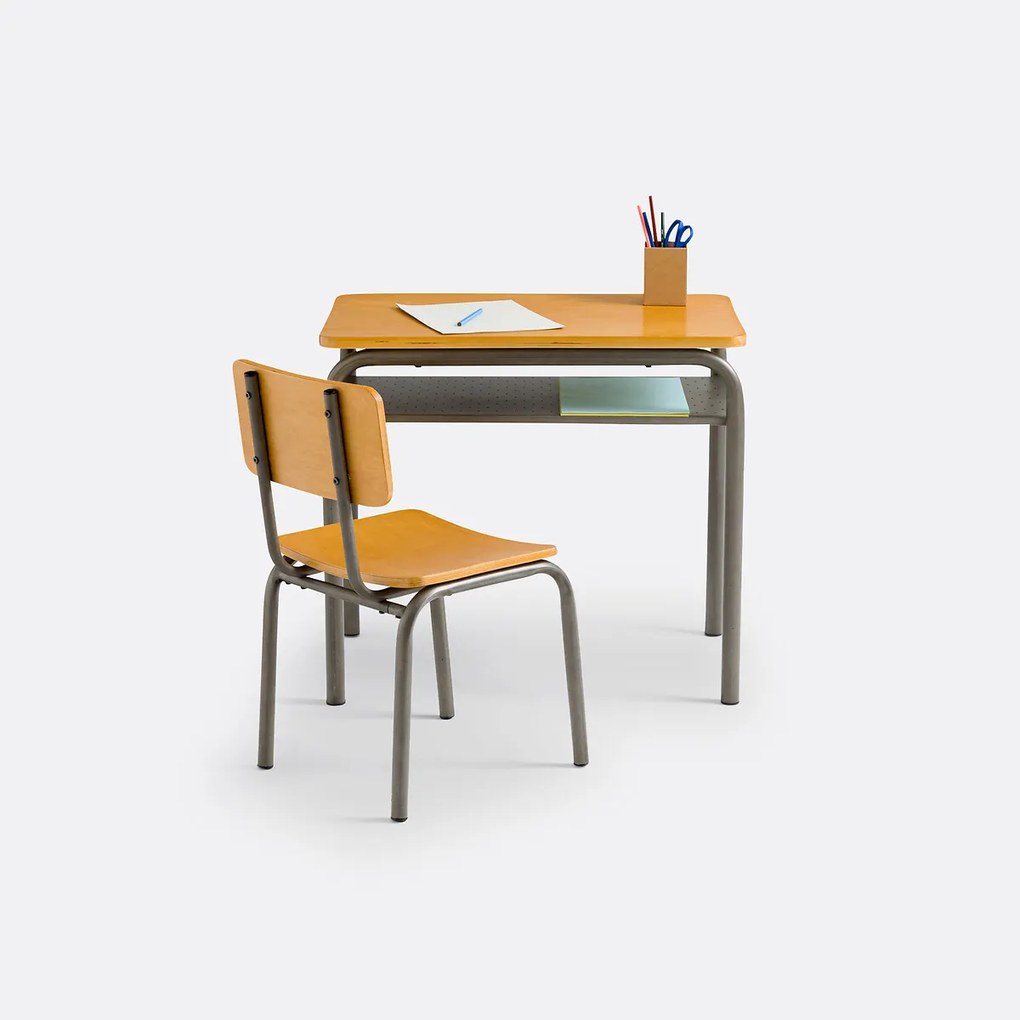 Bureau en stoel in vintage school stijl Buton