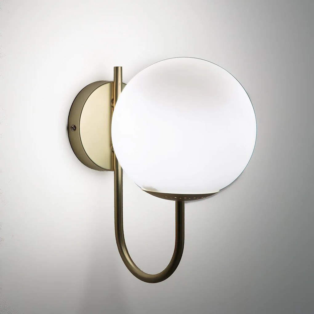 Wandlamp in opaline glas, Moricio