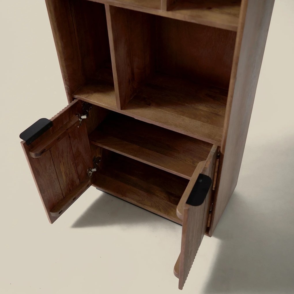 Smalle Wandkast Met Vakken - 60x30x190cm.