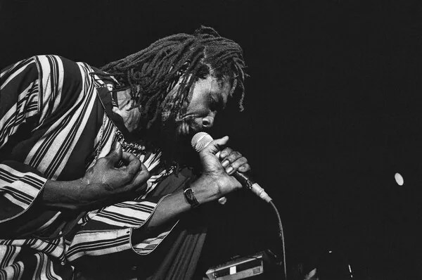 Foto Reggae musician Peter Tosh in concert, Rome, 1980