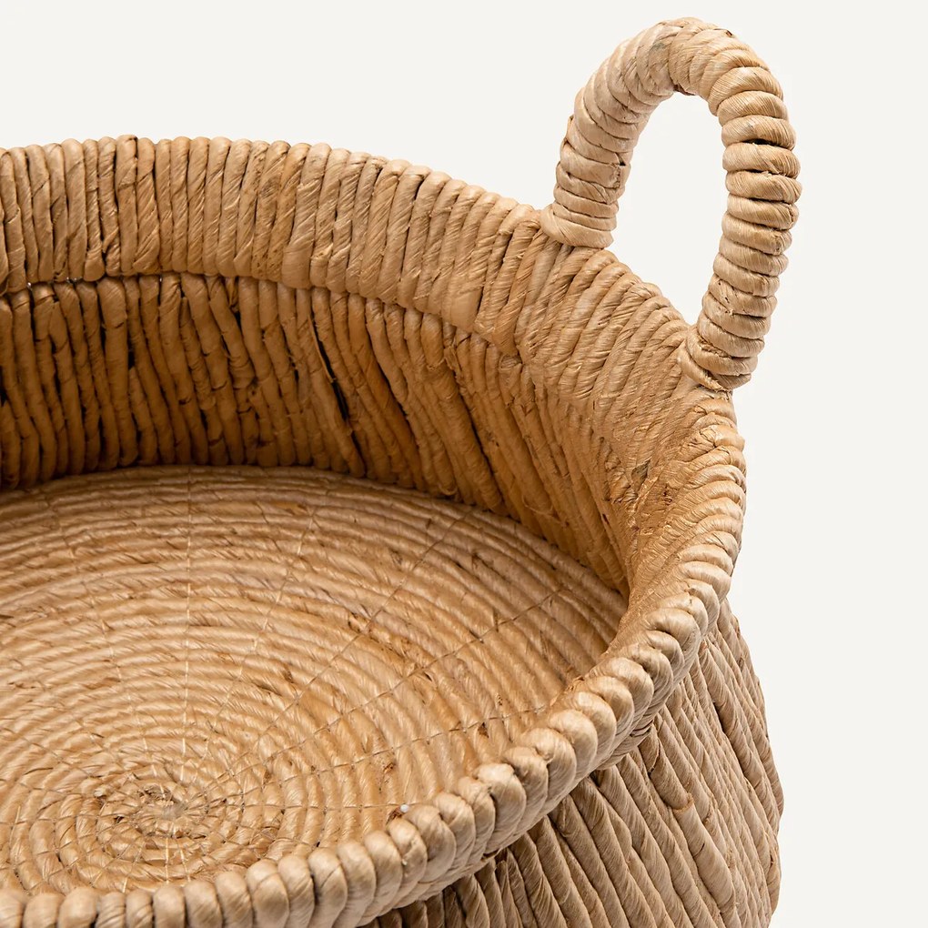 Mand met deksel, in geweven bananenschors , Caja