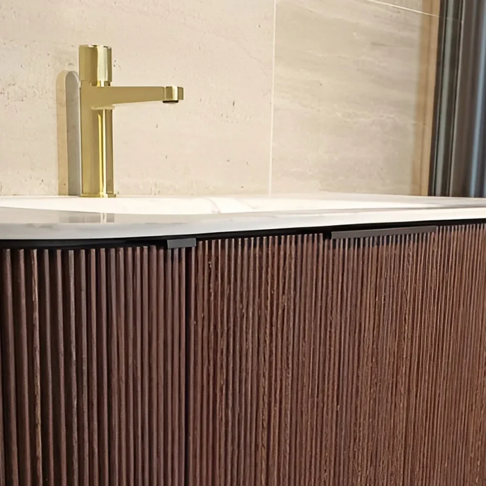Mondiaz Kurve-dlux 85cm badmeubel ronding rechts walnut met 1 lade en deur en wastafel cloud kraangat links frappe