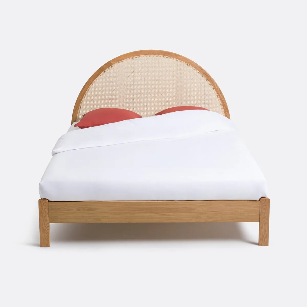 Bed met boxspring en rotan hoofdbord Homi