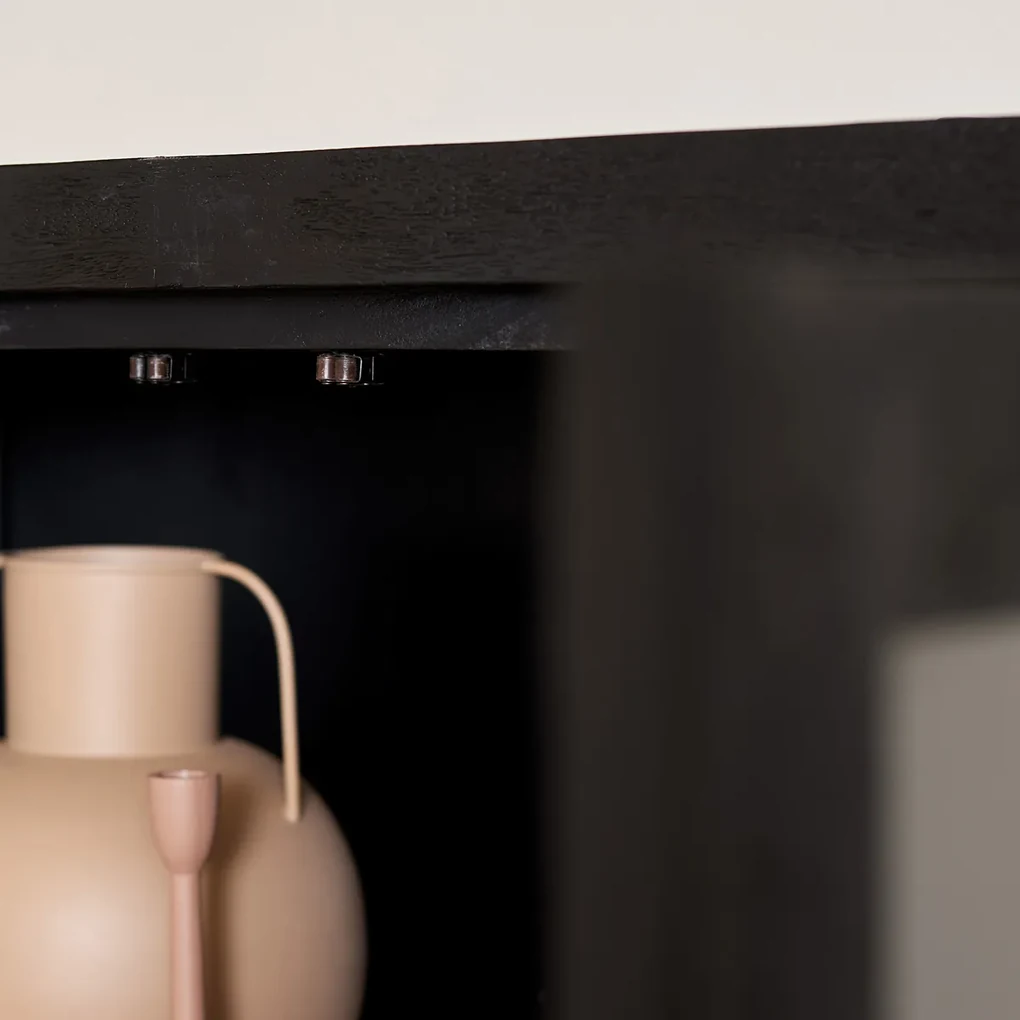 Starfurn Boaz Black Zwarte Vitrinekast Van Mangohout - 115x45x180cm.