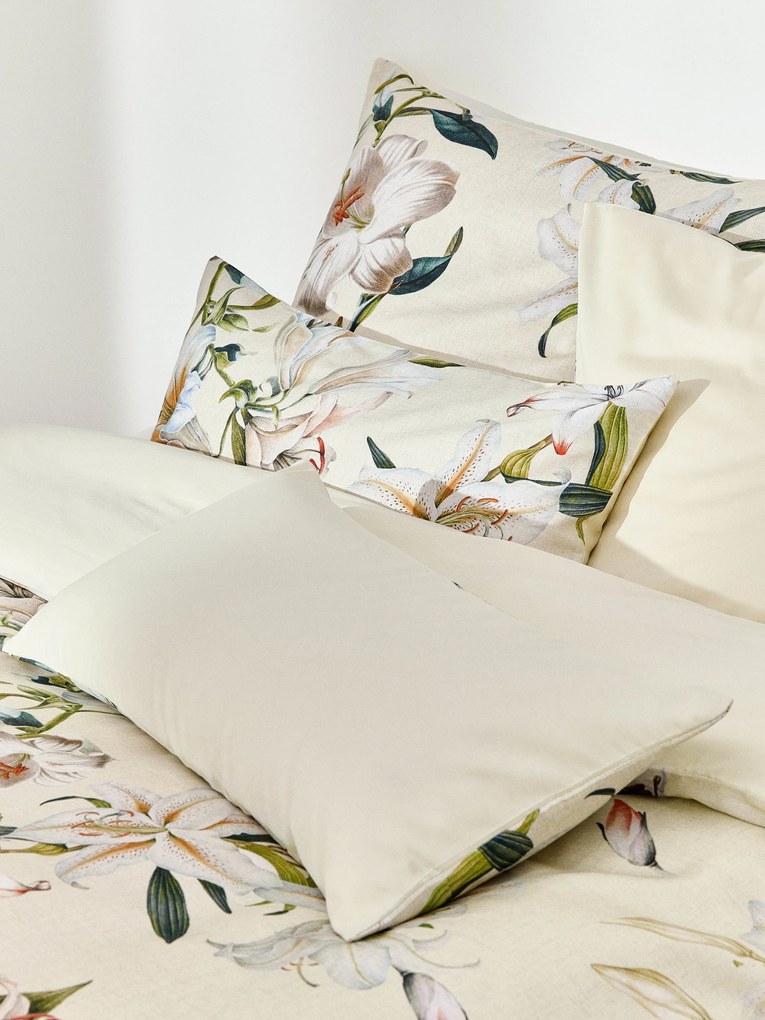 Katoensatijnen dekbedovertrek Flori met bloemenprint