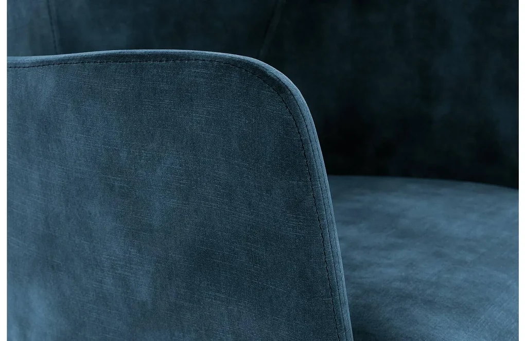 Goossens Eetkamerstoel Baltazar blauw velvet stof met armleuning, urban industrieel