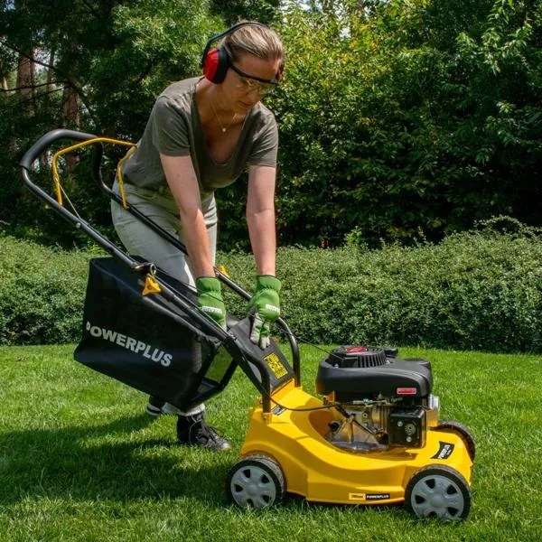 PowerPlus POWEG60219 Benzine grasmaaier 39cm