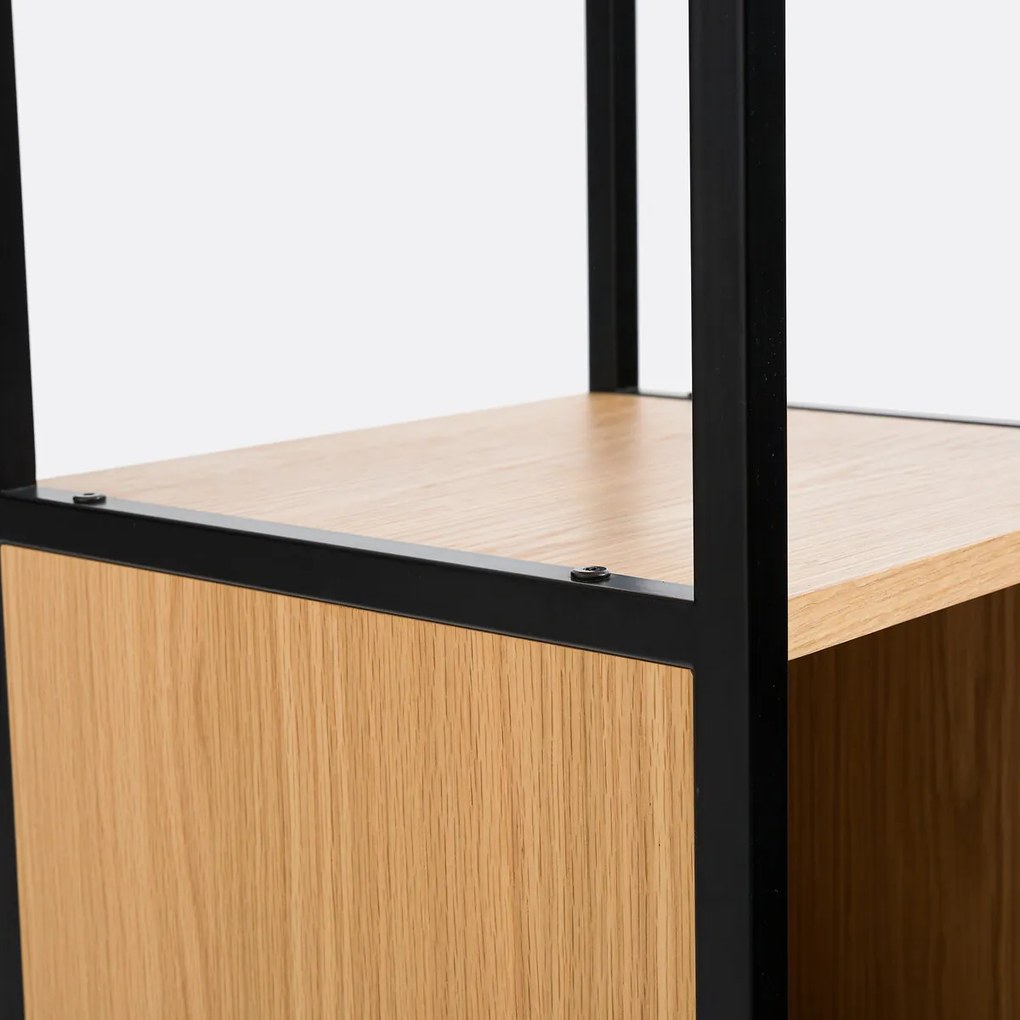 Hoge boekenkast, in staal en eikenfineer, Volga