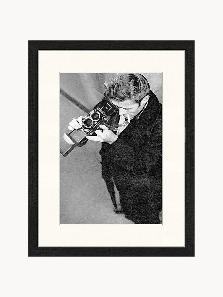 Ingelijste print James Dean with Camera