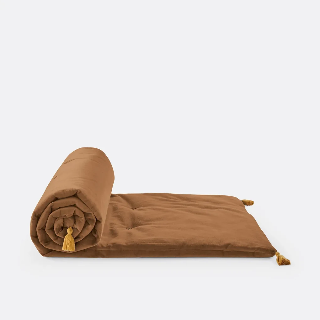 Zitmatras in fluweel, Velvet