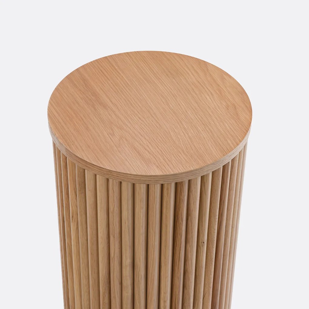 Bijzettafel van eiken en eikenfineer, Tamula