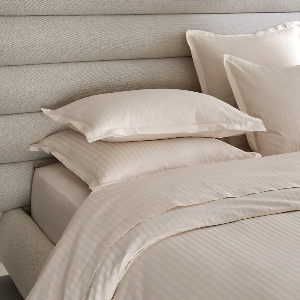 Kussensloop in katoensatijn, Galor