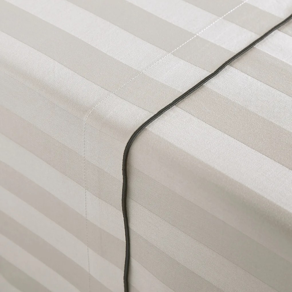 Plat laken in gewassen satijnkatoen, Victor, gestreept