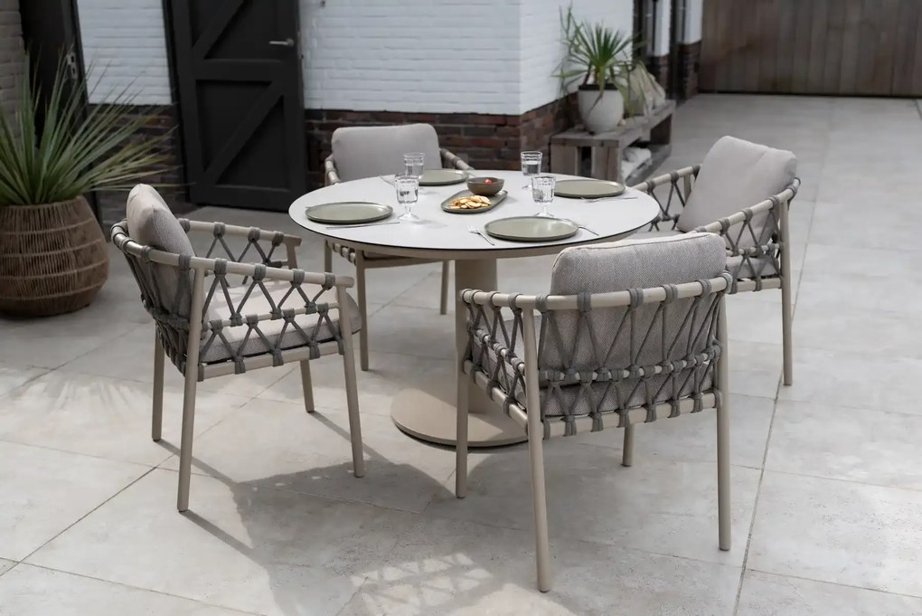 Taste by 4 Seasons Piacenza tuinset met Sarah tafel 120 cm Tuinstoel   beige weerbestendig