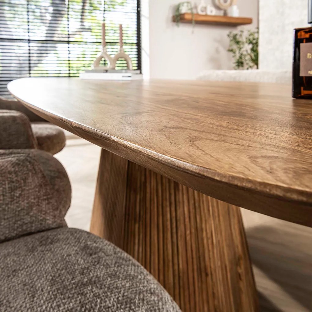 Eettafel Hout Met Ribbelpoot 215 Cm - 215 X 105cm.