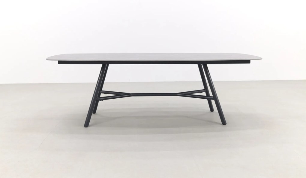 Jasmine Black/Benevento 6-persoons deens ovale dining tuinset 240x110 cm. - Betonlook