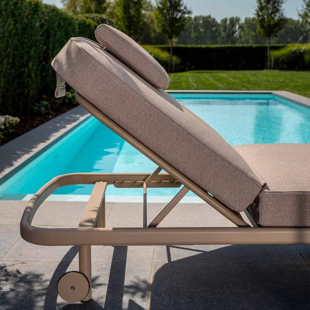 4 Seasons Milano sunbed latte with cushion and headrest