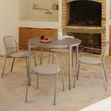 Ronde Tafelset Ø110 Cm In Aluminium Elton En 4 Tuinstoelen Met Armleuningen In Staal Anerina Moka Bruin - Sklum