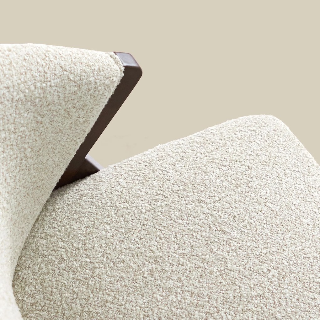 Beige Fauteuil Met Walnoot Hout