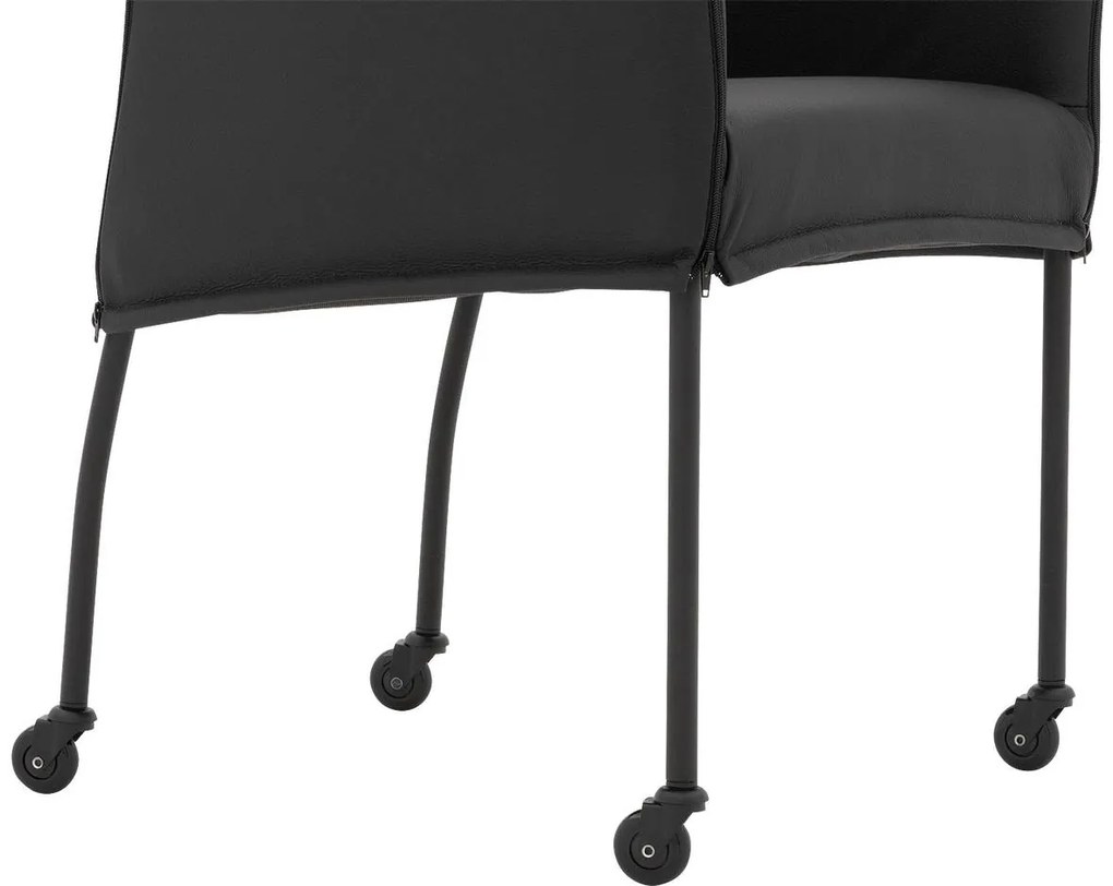 Goossens Eetkamerstoel Funk Zwarte Poten zwart leer met armleuning en Zwart skater wiel met zwarte kapmet wielen, modern design