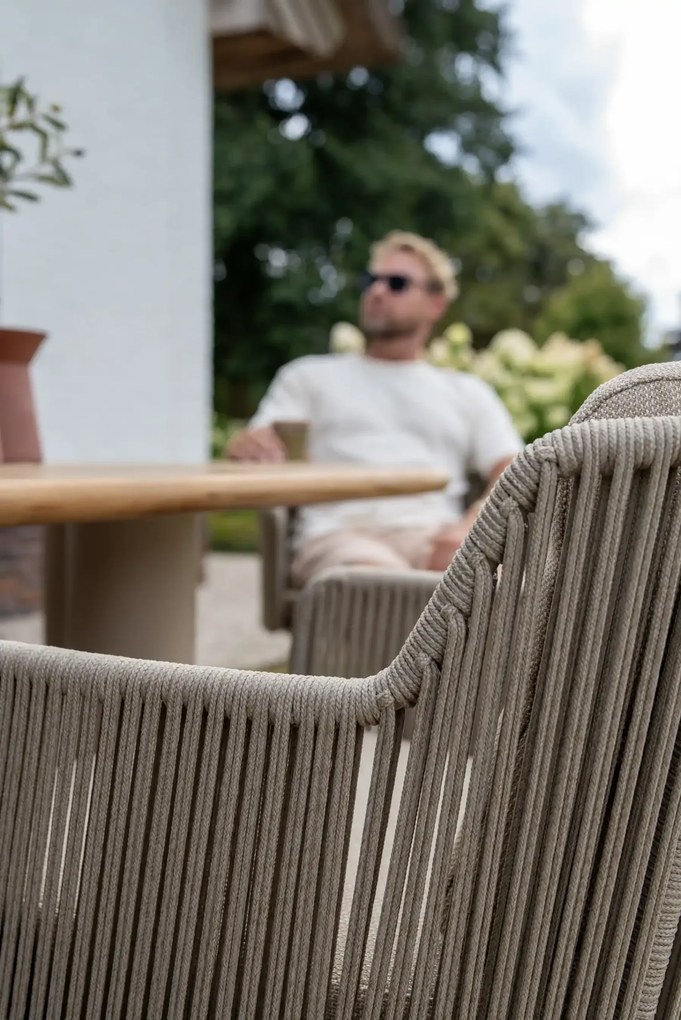 4 Seasons Outdoor Bernini tuinset Latte met Estate tafel met teak blad 240 cm Tuinset beige weerbestendig