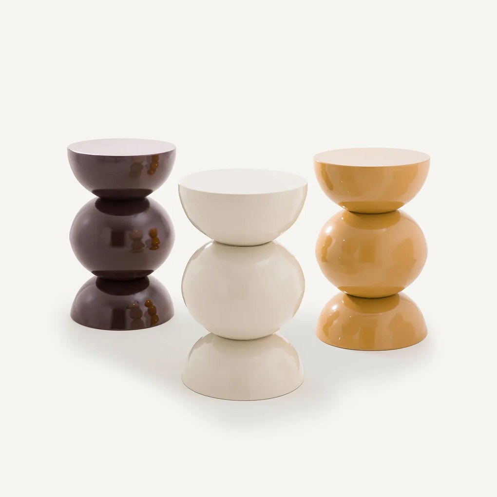 IJzeren bijzettafel, Rouva