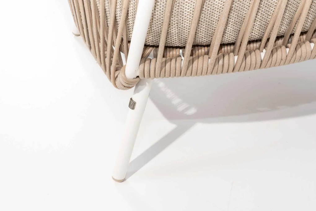 4 Seasons Outdoor Dalias low dining chair beige weerbestendig