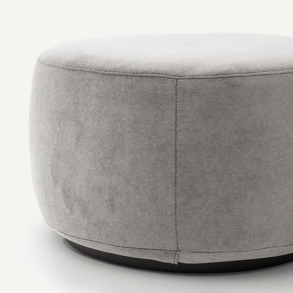 Poef in stonewashed fluweel, Rosebury design E. Gallina