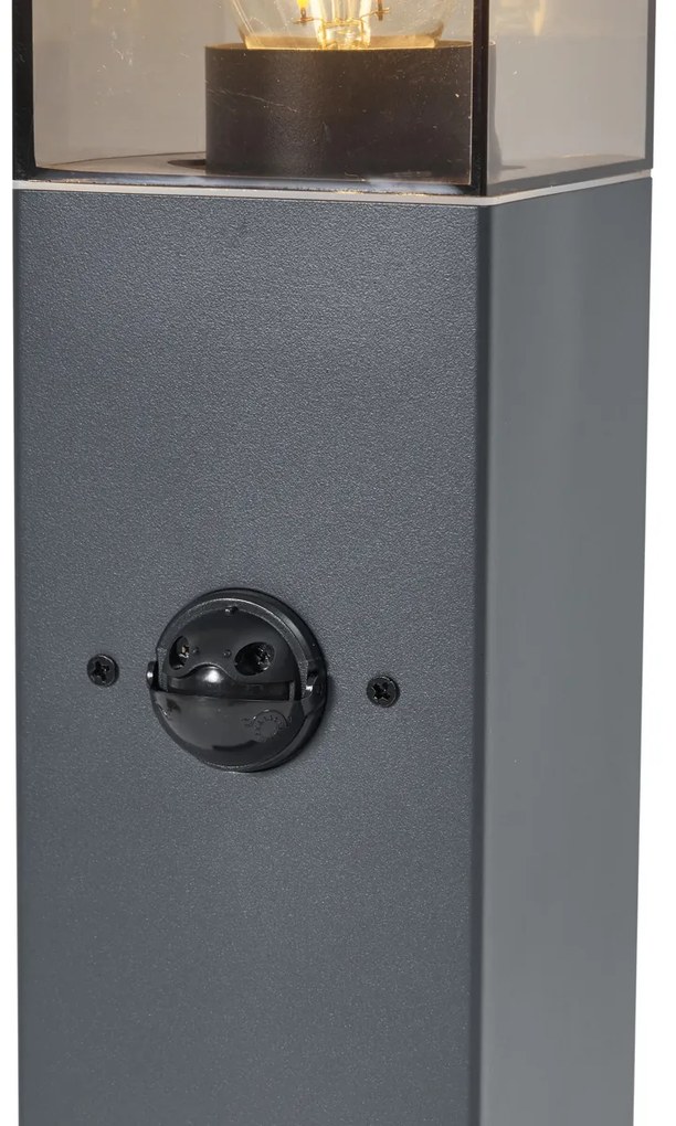 Buitenlamp antraciet met smoke glas 80cm IP44 met stopcontact en bewegingssensor - Malios Modern E27 IP44 Buitenverlichting