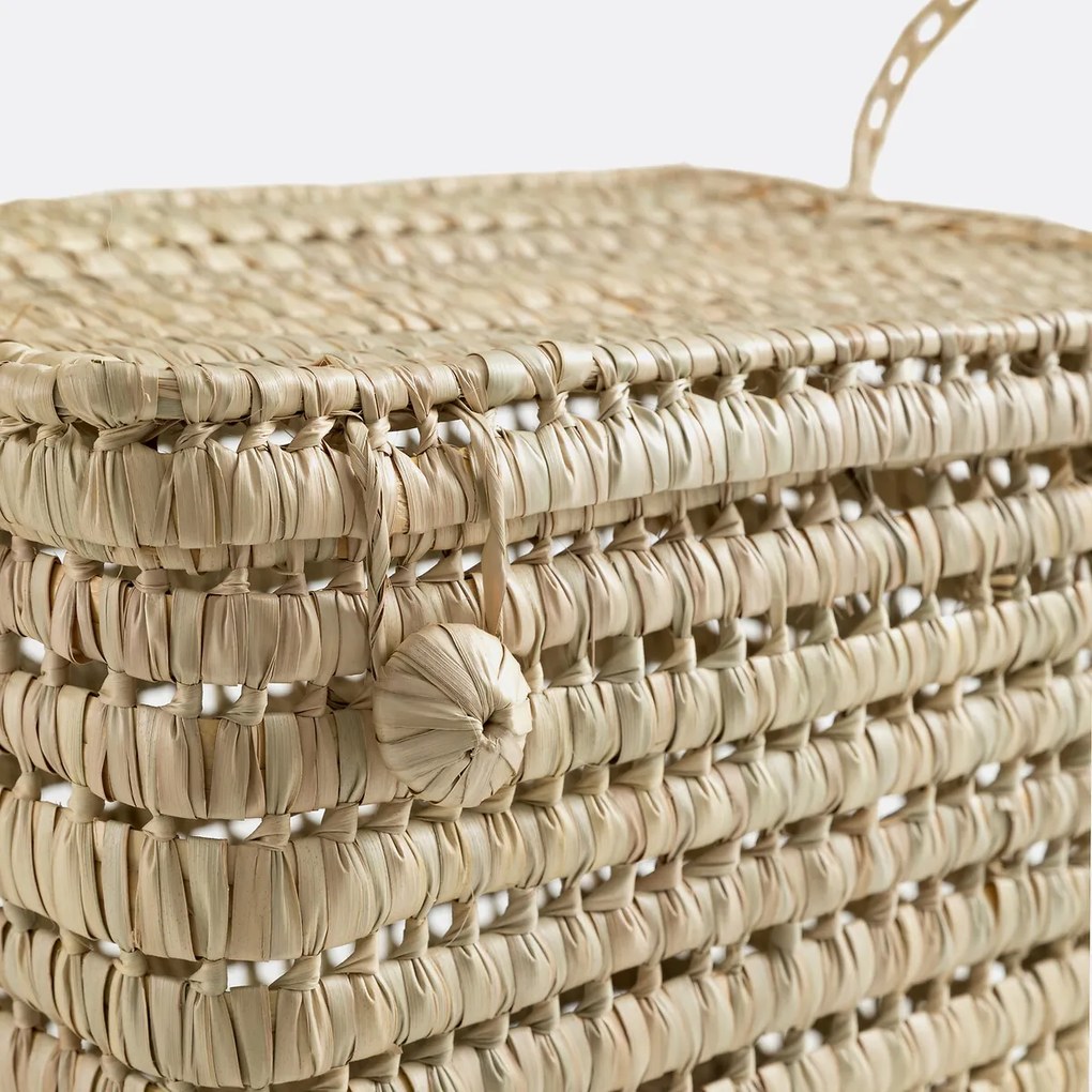 Mand in palmbladeren, Ghada