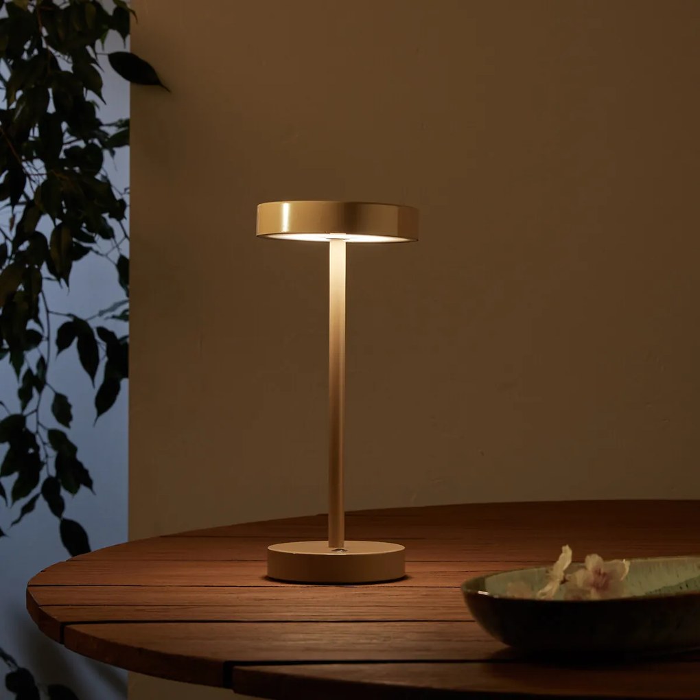 Buitenlamp, in gelakt ijzermetaal , Ylyad