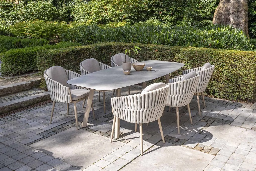 Taste by 4 Seasons Eva tuinset latte met Manolo tafel latte met geprint keramisch tafelblad 240 cm  Tuinset    beige weerbestendig