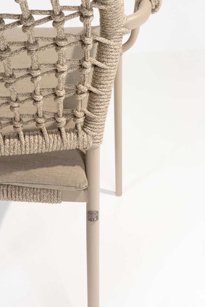 Taste by 4 Seasons Barista tuinset latte met Prado teak tafel met rond blad Ø 160 cm Tuinset beige weerbestendig