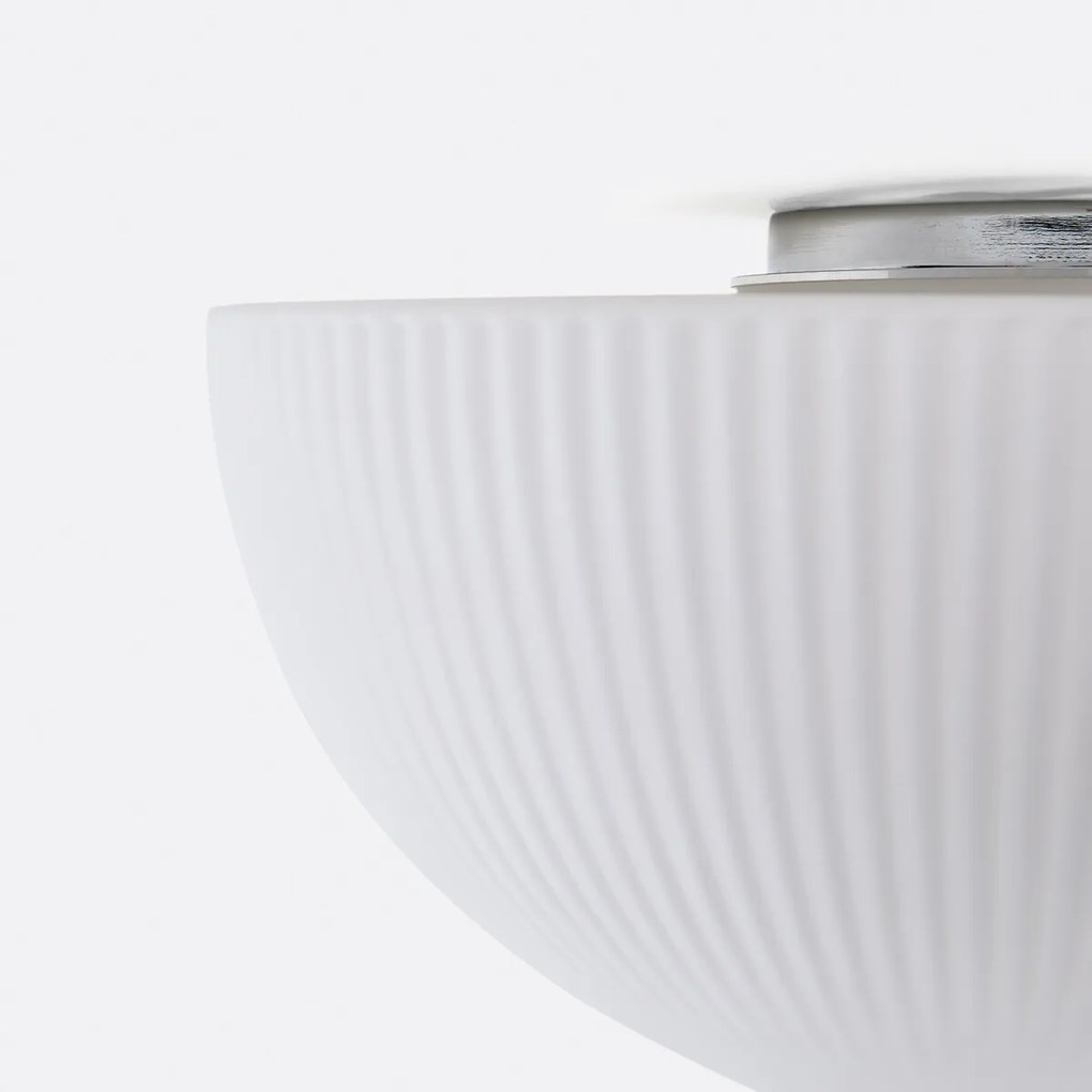 Plafondlamp of wandlamp, in gestreept opaline glas, diameter 33 cm, Loulou