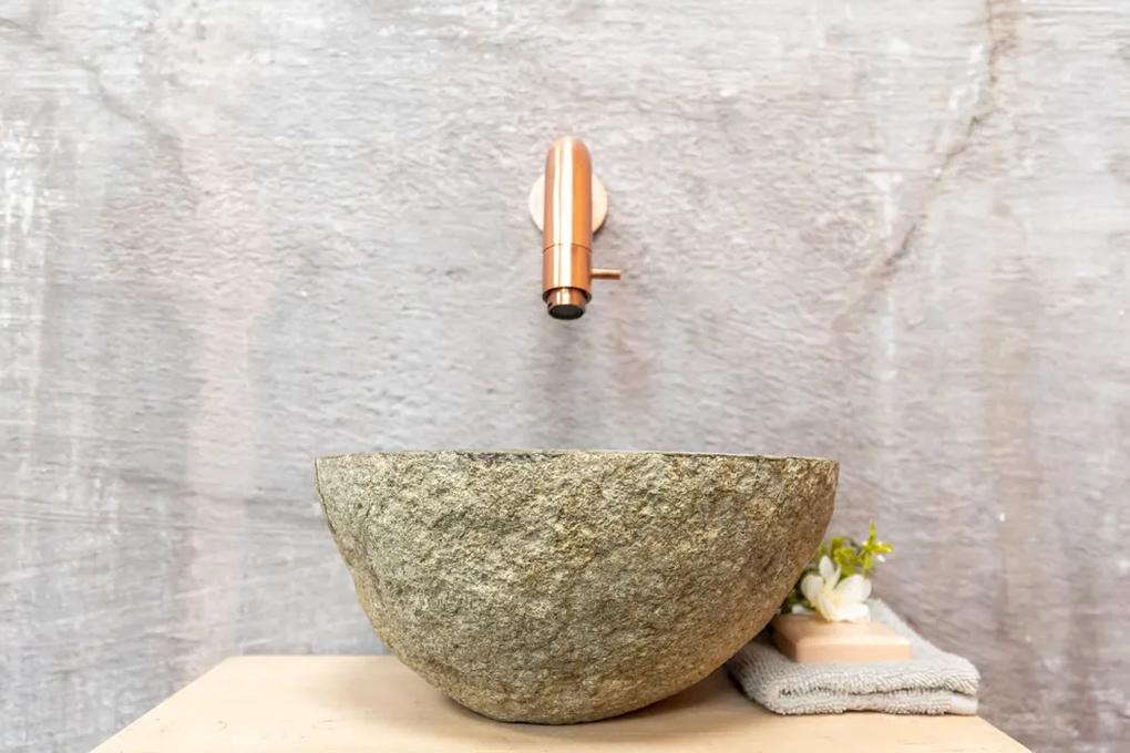 Saniclear Seba fonteinset met eiken plank, rivierstenen waskom en koperen kraan voor in het toilet