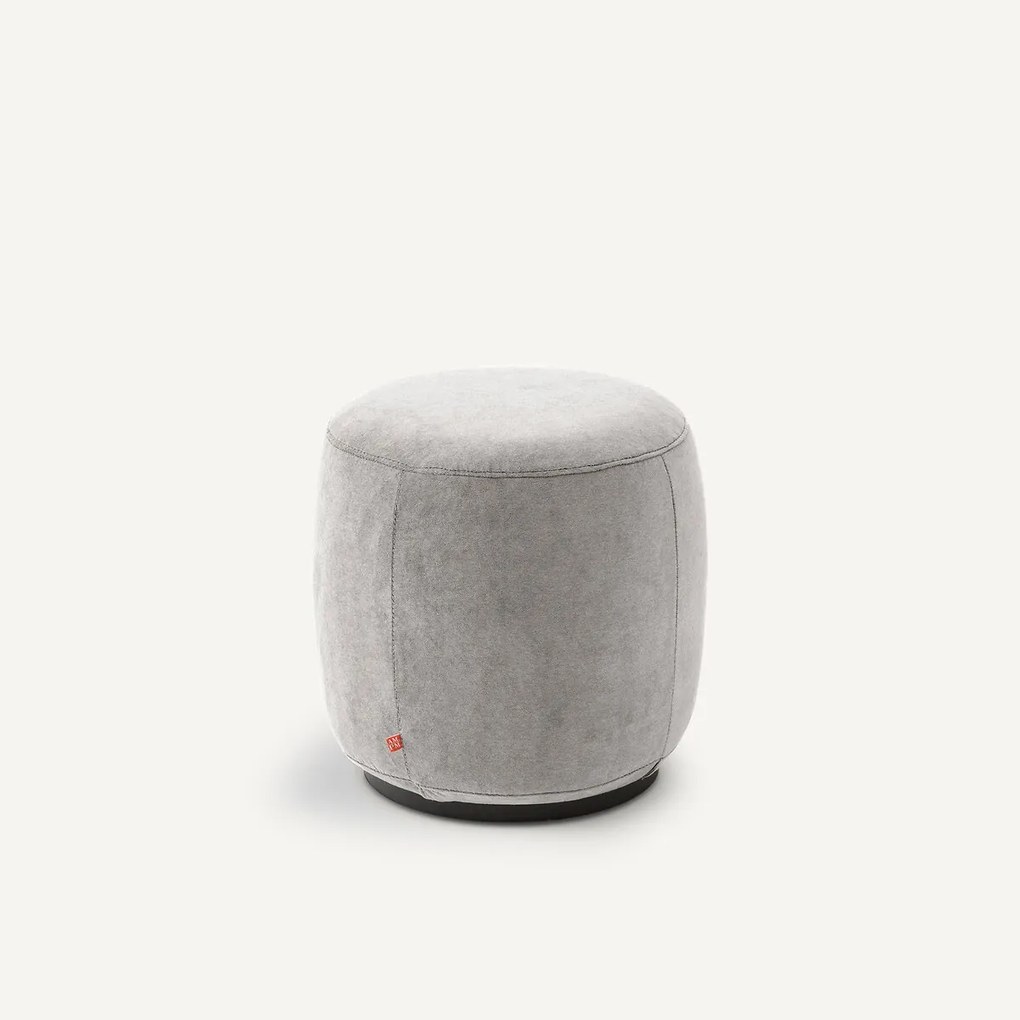 Poef van stonewashed fluweel, Rosebury, ontwerp Emmanuel Gallina