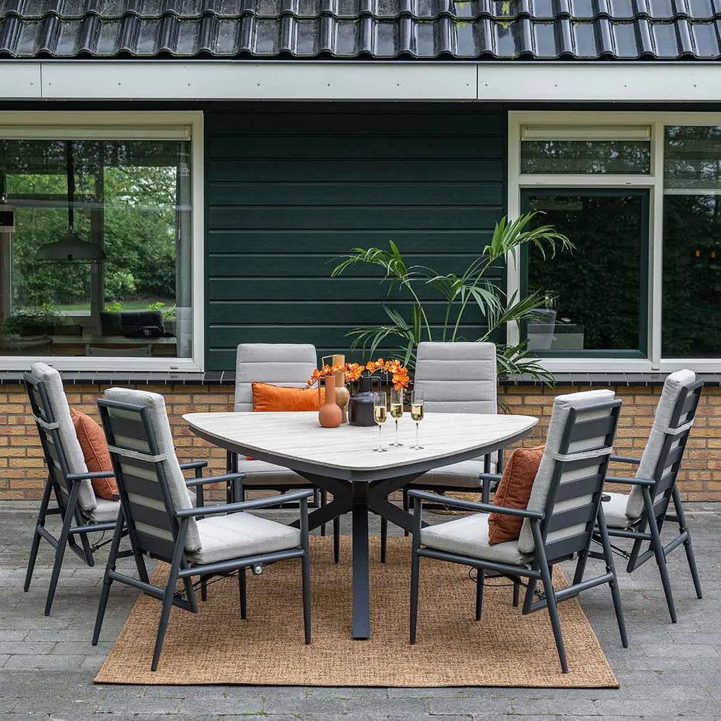Garden Impressions Tulli tuintafel 170x170 cm driehoek - light teak vironwood
