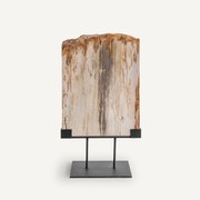 Decoratie in versteend hout op een sokkel, Kayu