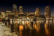 Foto BOSTON Fan Pier Park & Skyline at night, Melanie Viola