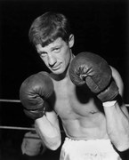 Foto Jean Paul Belmondo on Set of Film Magnet of Doom