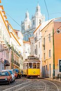 Foto Yellow tram on the narrow street, Alexander Spatari