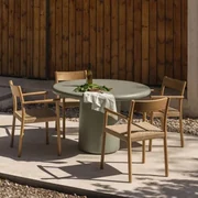 Set Van Een Ronde Tafel Van 120 Cm In Namara-cement En 4 Tuinstoelen Met Armleuningen In Mara-eikenhout Wawrzyn Szlachetny - Sklum