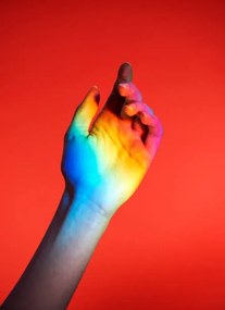 Kunstfotografie hand with rainbow colours, Tara Moore, (30 x 40 cm)