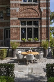 Taste by 4 Seasons Eva tuinset latte met teak Prado tafel Ø 160 cm en Lazy Susan Tuinset   beige weerbestendig