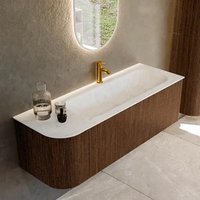 Mondiaz Kurve-dlux 135cm badmeubel ronding links walnut met 1 lade en deur en wastafel big medium kraangat rechts opalo