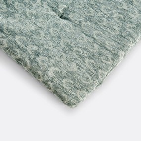 Zitmatras in fluweel, Nour