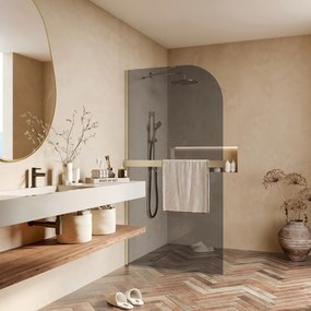 Saniclear Dawn afgeronde inloopdouche 120cm geborsteld messing met rookglas en handdoekhouder